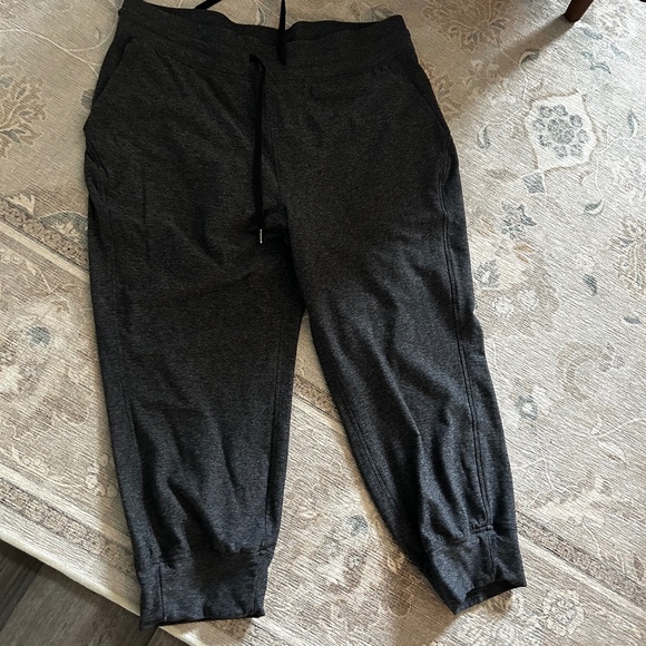 lululemon athletica Pants - Lululemon cropped joggers